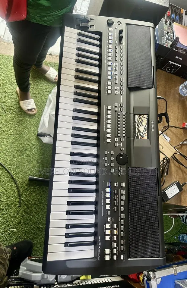 Yamaha PSR-Sx600 61-Key Arranger Workstation Keyboard · Photo 1