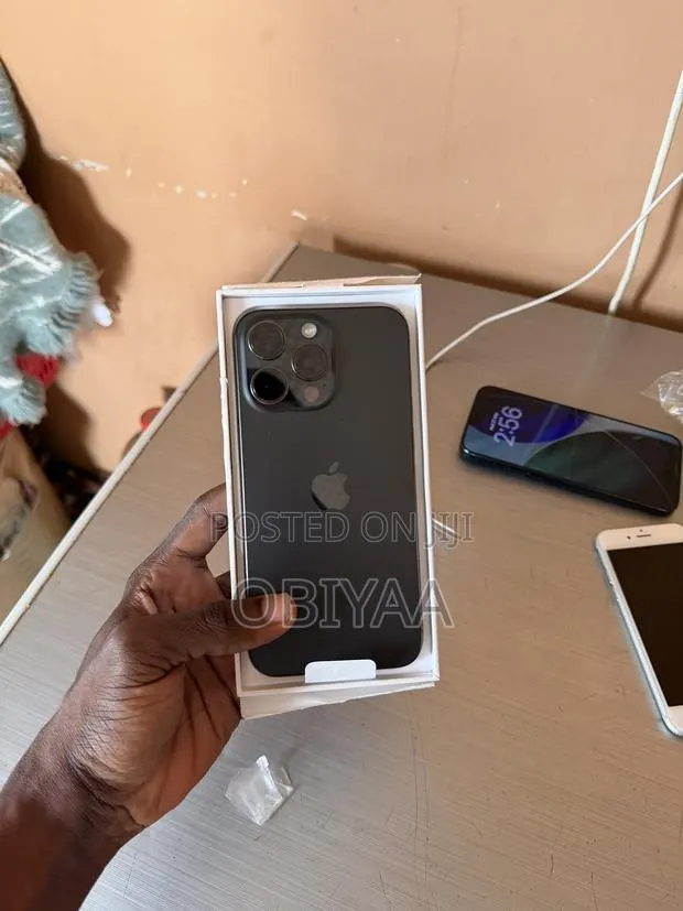 Apple iPhone 15 Pro Max 256 GB Black · Photo 1