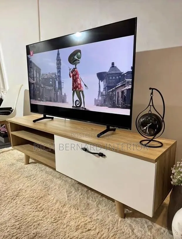 5 Feet Sleek Laminated Tv Stand · Photo 1