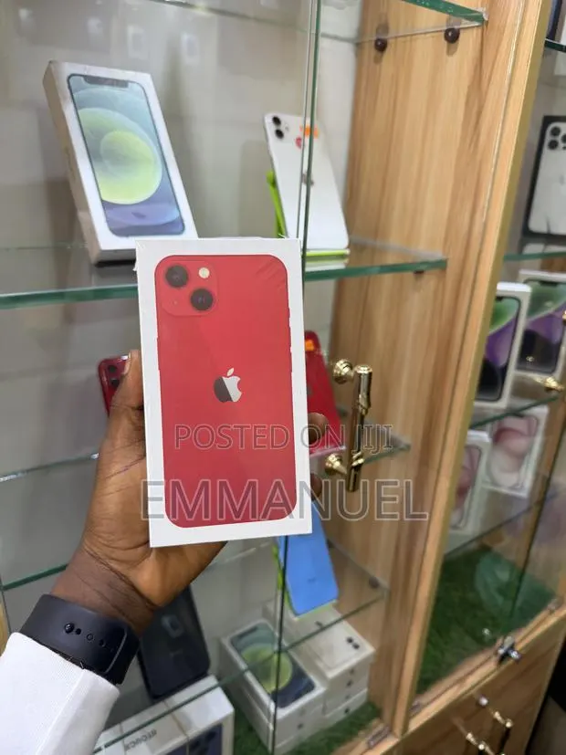 New Apple iPhone 13 128 GB Red · Photo 1