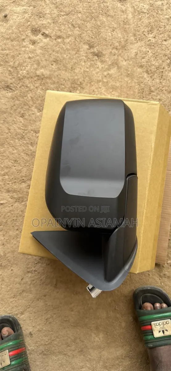 Mitsubishi L200 2024 2026 Driving Mirror Without Lamp/Ligh · Photo 1