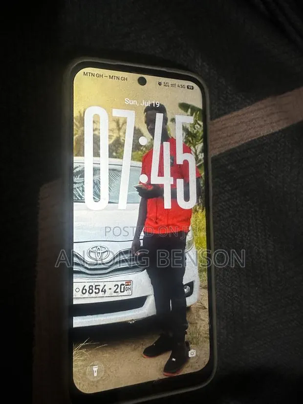 Infinix Hot 70 128 GB Silver · Photo 1