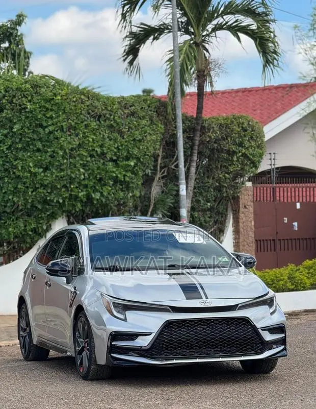 Toyota Corolla XSE 2024 Silver · Photo 1