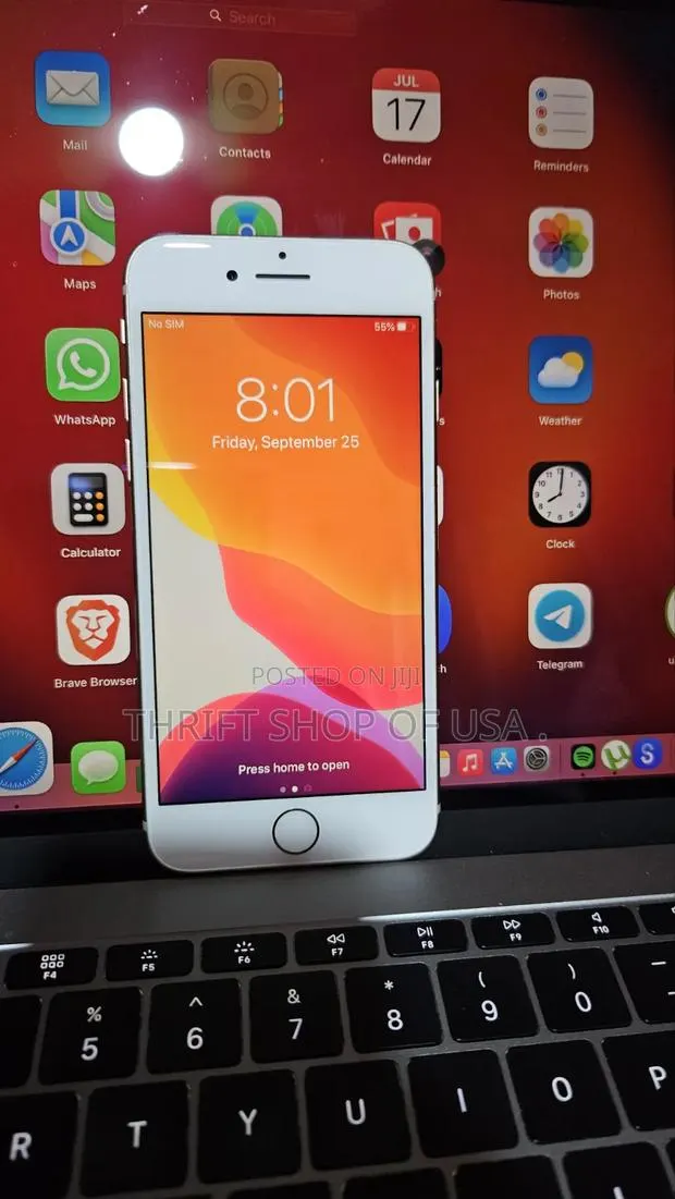 Apple iPhone 8 64 GB Gold · Photo 1