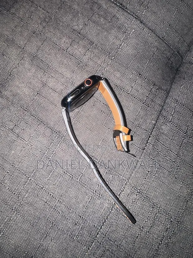 Apple Watch Series 7 Stainless Steel 45mm · Photo 1