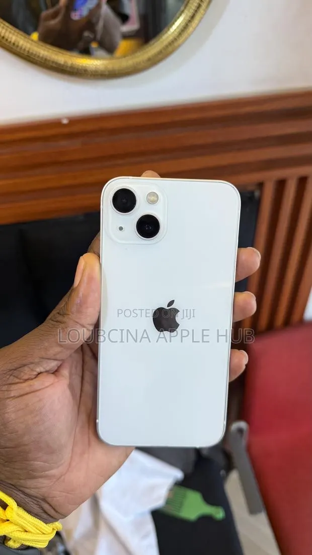 Apple iPhone 13 128 GB White · Photo 1