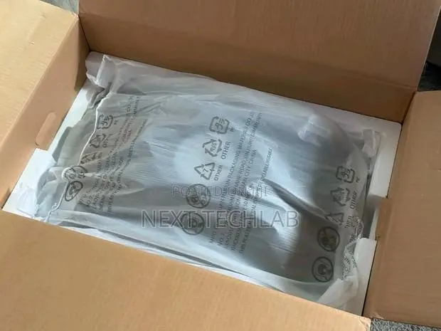 SAMSUNG 32" Odyssey G7 · Photo 1