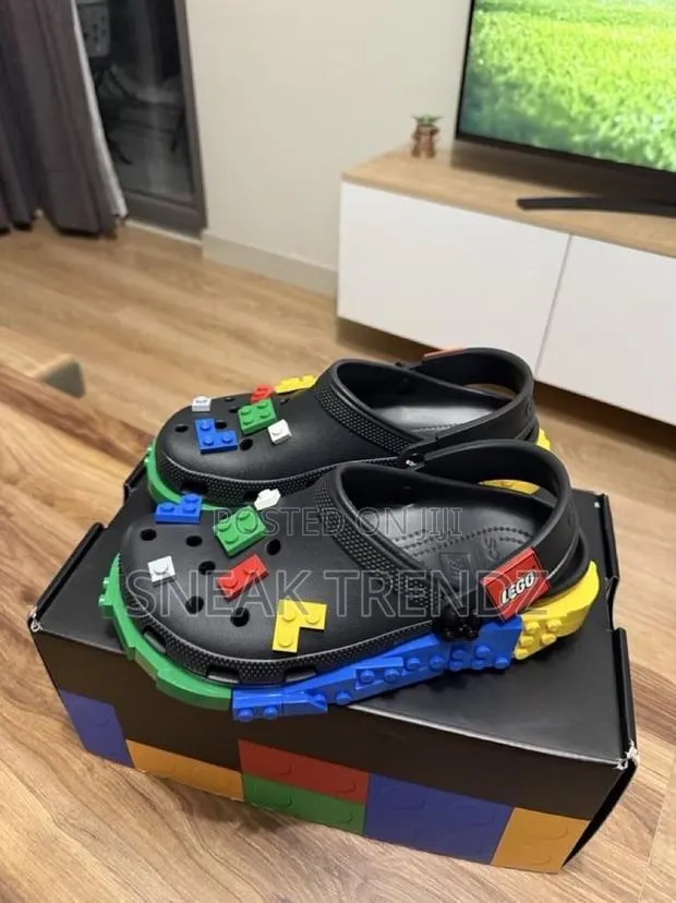 Original Crocs LEGO · Photo 1