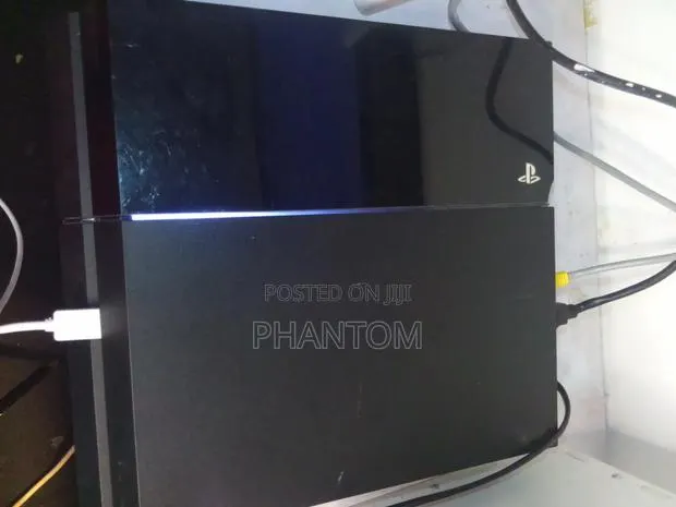 PlayStation 4 Standard · Photo 1