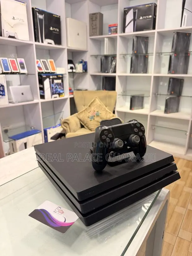 Ps4 Pro With 10 Account Games · Photo 1