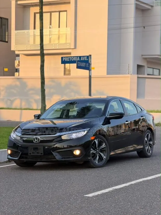 Honda Civic Touring Sedan 2018 Black · Photo 1