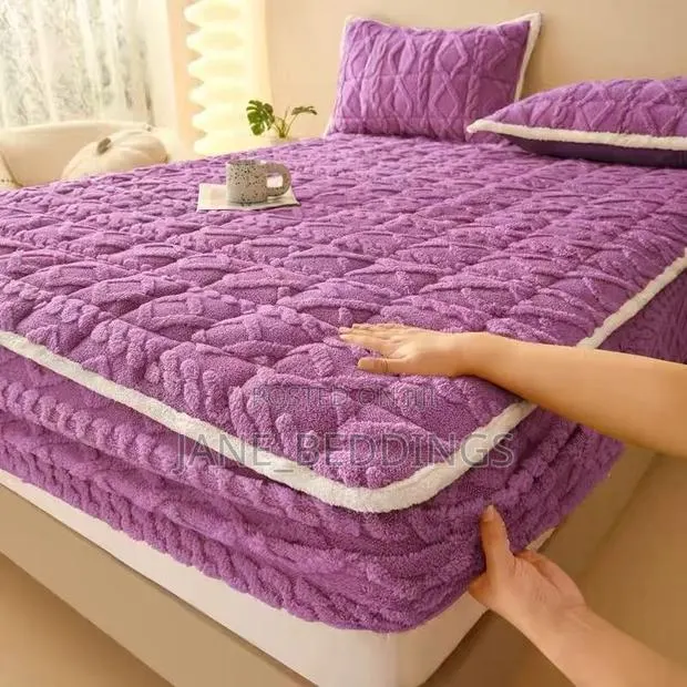 Velvet Fitted Bedsheets · Photo 1