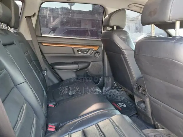 Honda CR-V 2018 White · Photo 1