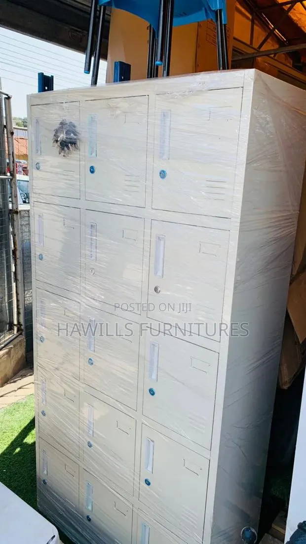 15-door Steel Locker Cabinet · Photo 1