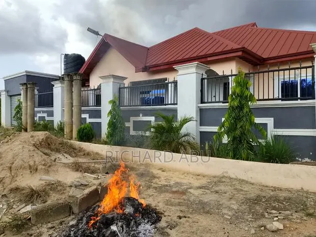 Furnished 4bdrm House in Ohwim Amanfrom, Kumasi Metropolitan for sale · Photo 1