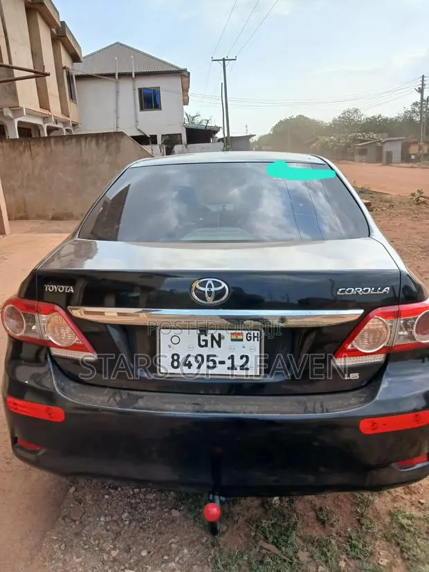 Toyota Corolla LE 4dr Sedan (1.8L 4cyl 4A) 2013 Black · Photo 1