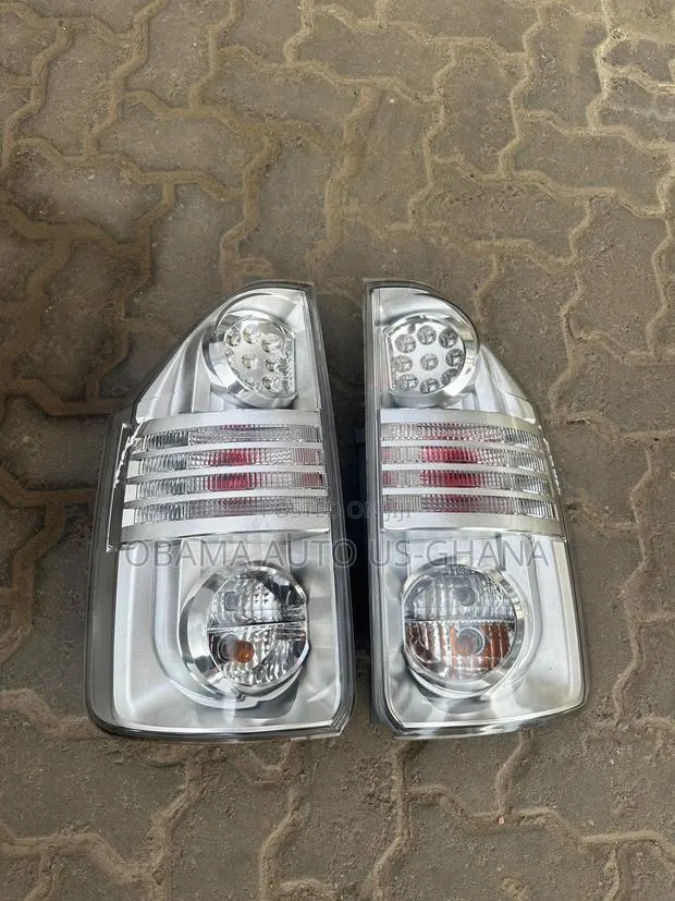 Toyota Voxy /Noah Taillight 2008 2009 2010 2011 2012 2013 Tail Light · Photo 1