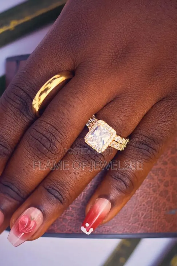 Rose and Square Cut Wedding Rings · Photo 1