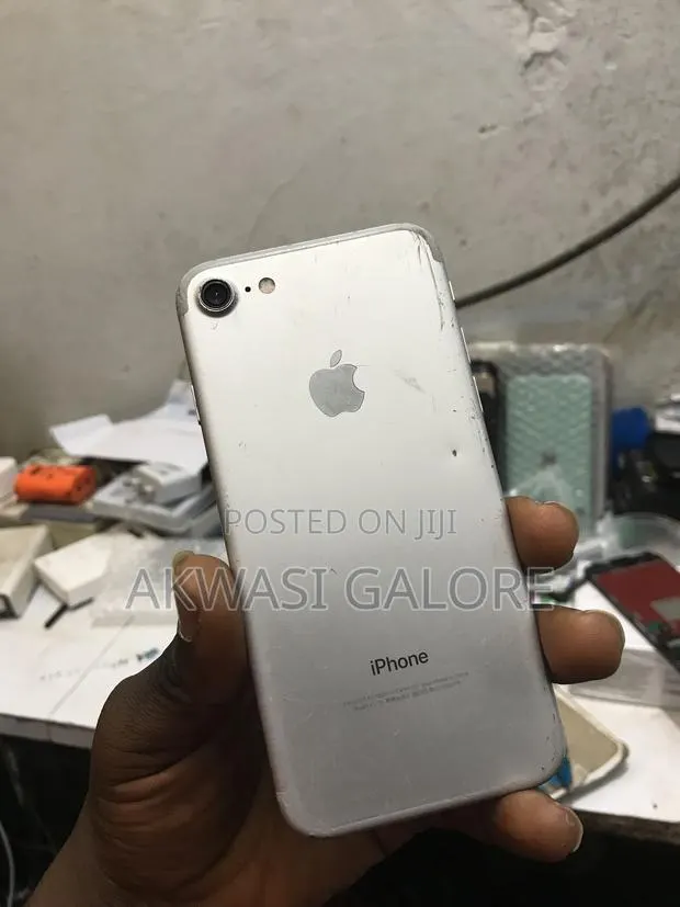 Apple iPhone 7 32 GB Silver · Photo 1