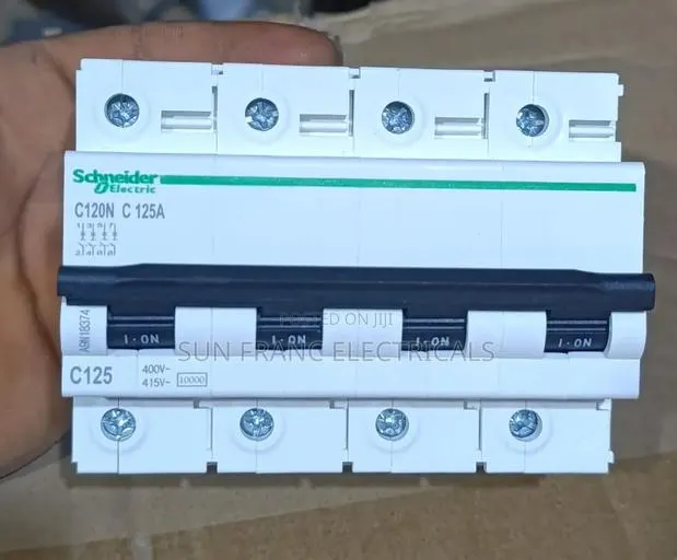 125amps 4pole MCB Breaker · Photo 1