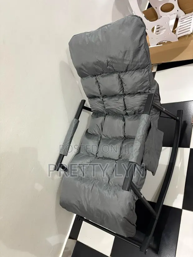Lazy Chair / Rocking Chair · Photo 1