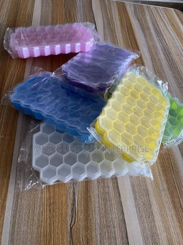 Silicone Ice Cube Tray for Freezers · Photo 1