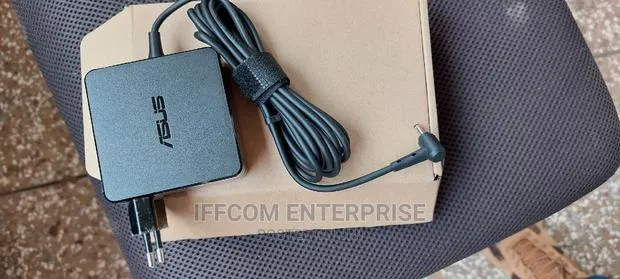 Asus Small Pin Charger · Photo 1