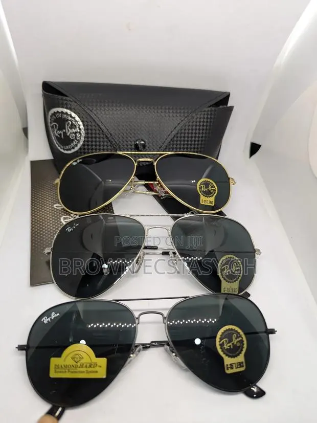 Ray-Ban Aviator Sunglasses · Photo 1