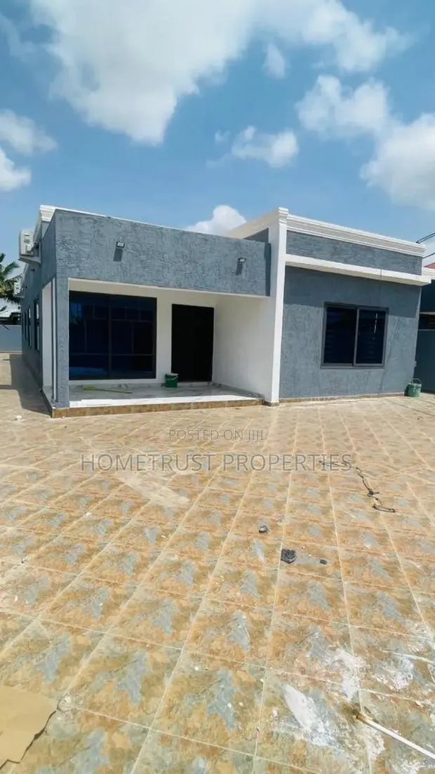 3bdrm Duplex in Ablekuma Amomorle, Pentecost for sale · Photo 1