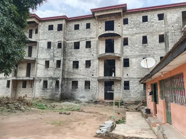 20bdrm House in 54 Bedrooms Hostel, Kumasi Metropolitan for sale · Photo 1