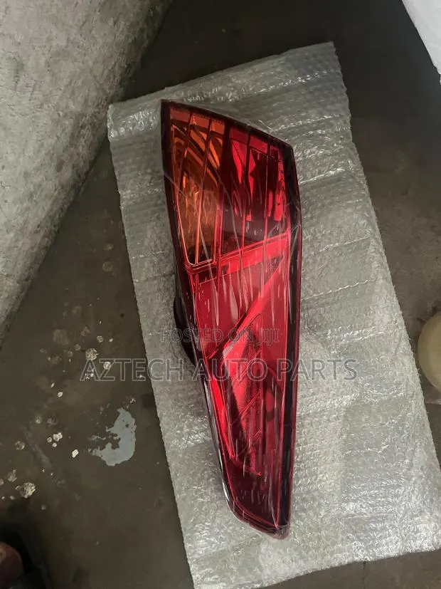 Kia Optima 2011 2012 2013 Taillight · Photo 1