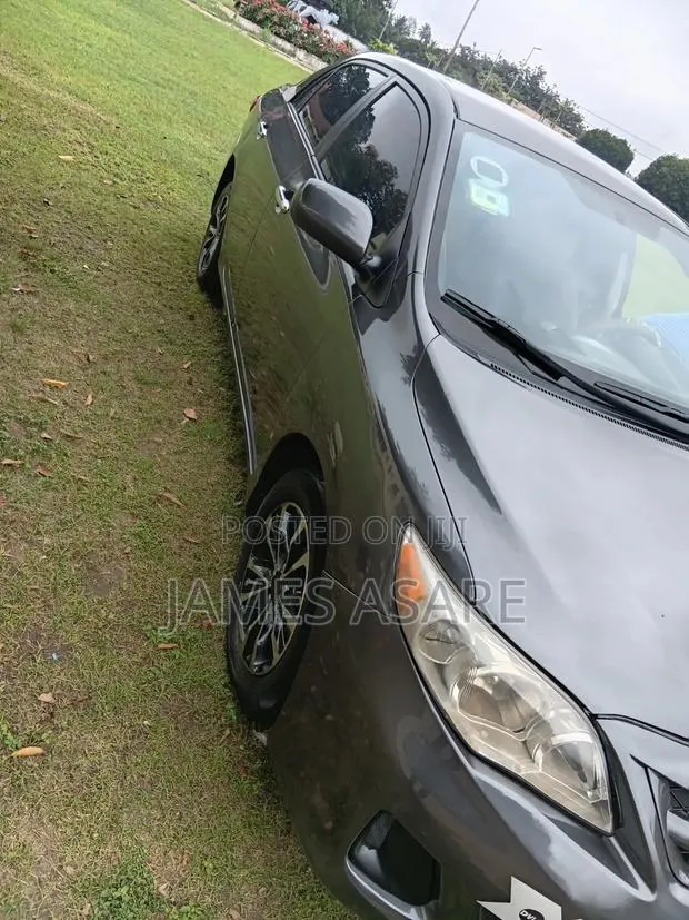 Toyota Corolla 2012 Gray · Photo 1