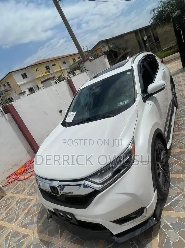 Honda CR-V Touring AWD 2019 White · Photo 1