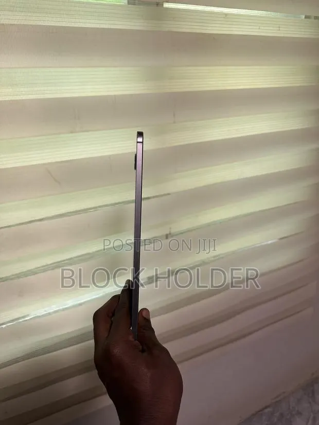 Apple iPad Pro 12.9 (2022) 128 GB Silver · Photo 1