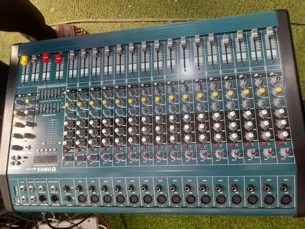 Yamaha Mk 16 Channel Powered Mixer · Photo 1