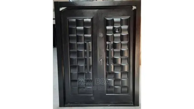 Solid Strong Door With All Accessories · Photo 1