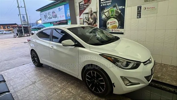 Hyundai Elantra SE Sedan FWD (1.8L 4cyl 6A) 2016 White · Photo 1