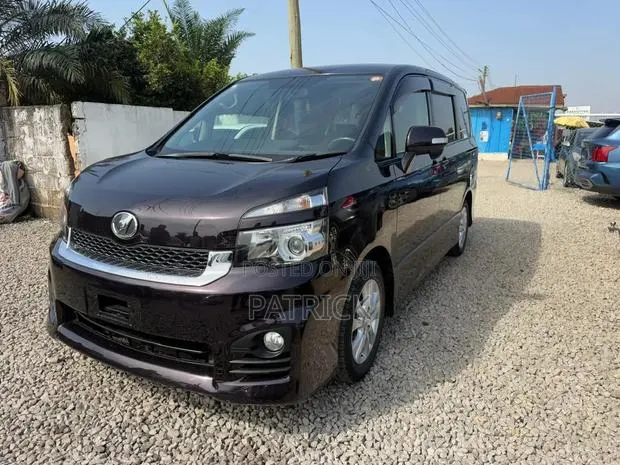 Toyota Voxy X L Edition 2WD 7-Seater 2013 Black · Photo 1