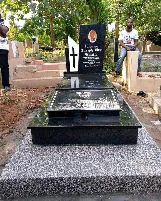 Granite Tombstone With Terrazzo · Photo 1