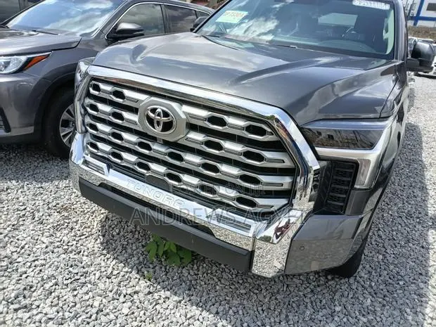 Toyota Tundra 2024 Black · Photo 1