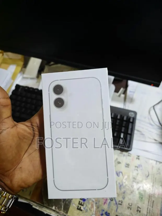 New Apple iPhone 16 256 GB White · Photo 1