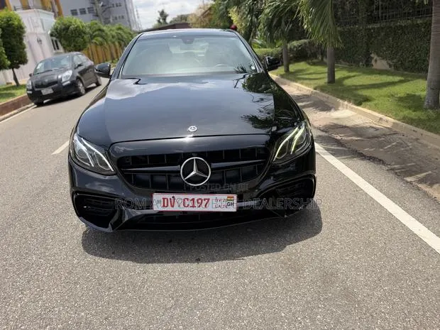 Mercedes-Benz E300 2018 Black · Photo 1