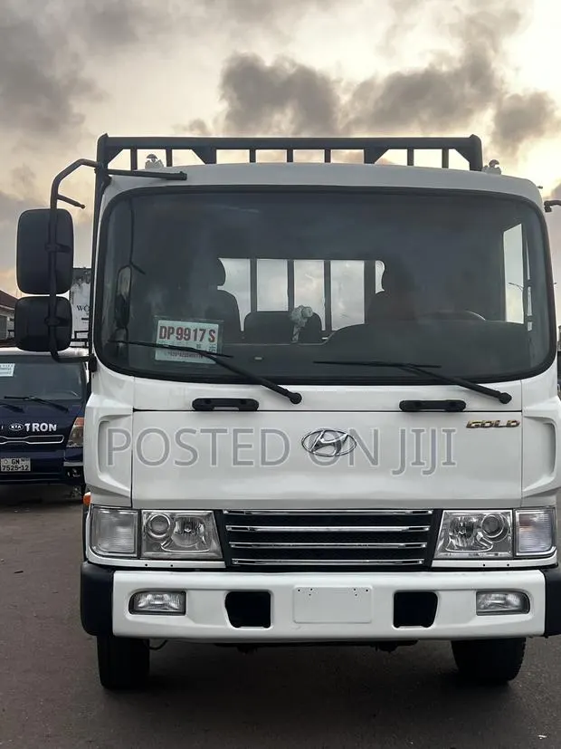 Hyundai Mega 5 Tons 2015 White · Photo 1