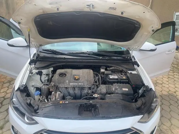 Hyundai Elantra Sport 2018 White · Photo 1