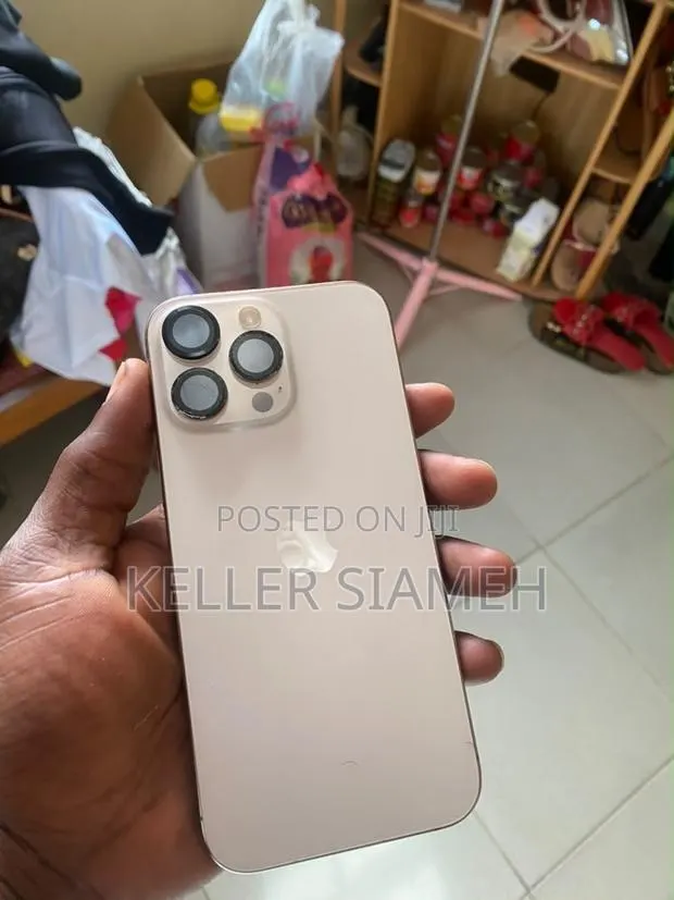Apple iPhone 16 Pro Max 256 GB Gold · Photo 1