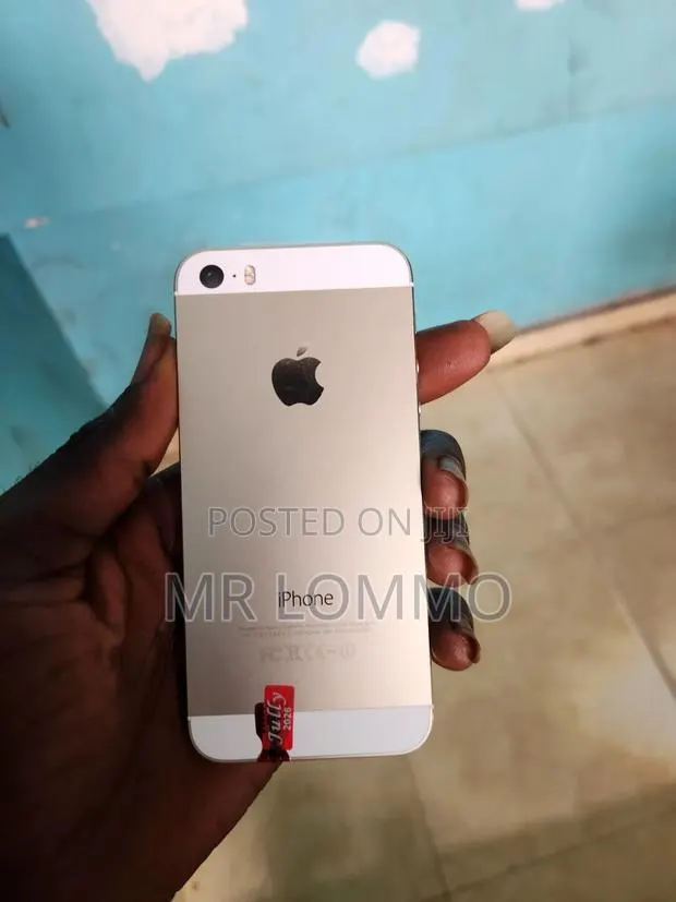 Apple iPhone 5s 16 GB Gold · Photo 1