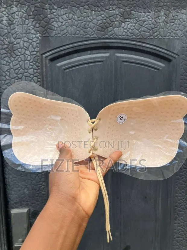 Reusable Stick-on Silicon Strapless Bra · Photo 1