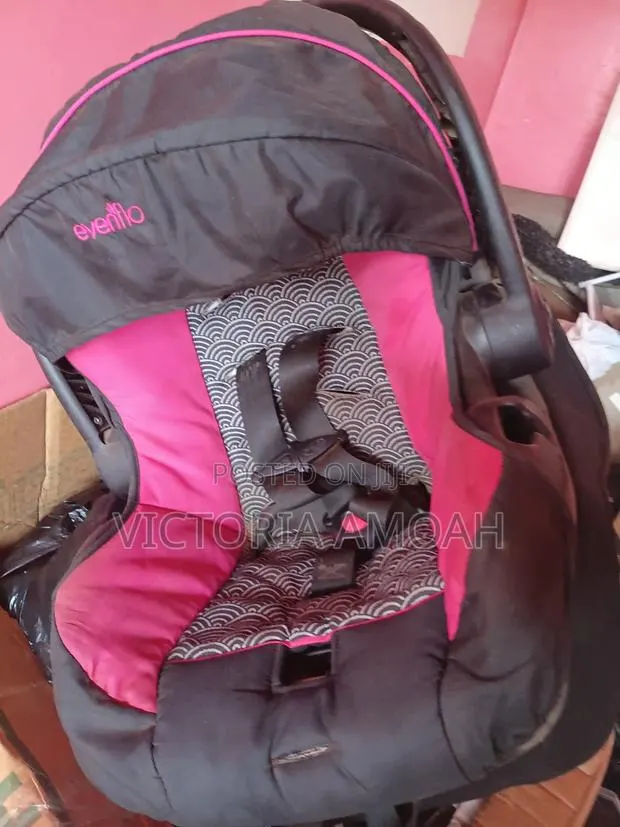 Convertible Child Car Seat · Photo 1