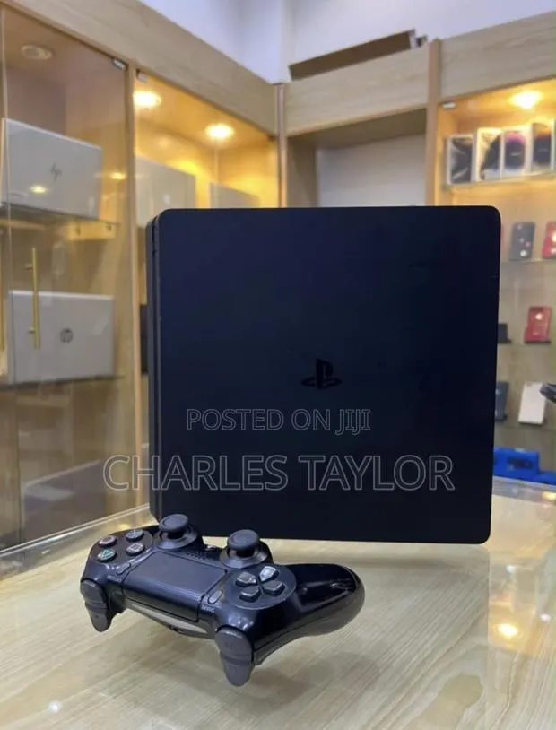 PlayStation 4 · Photo 1