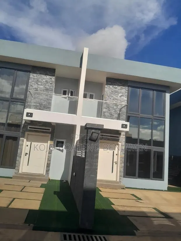 3bdrm Duplex in Oyarifa Mall Area for rent · Photo 1